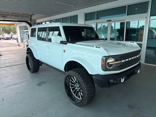 Used 2023 Oxford White Ford Base image 10