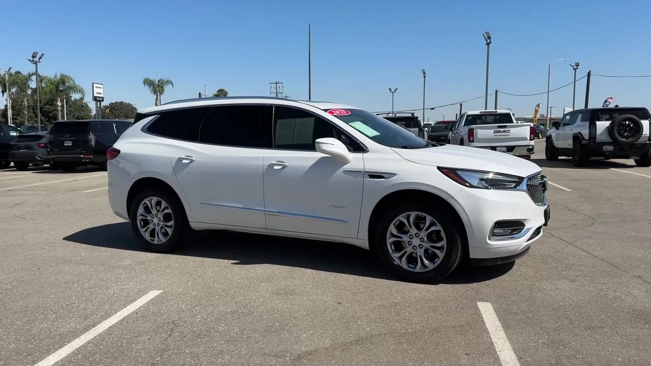 Used 2021 WHITE FROST TRICOAT Buick Avenir image 39