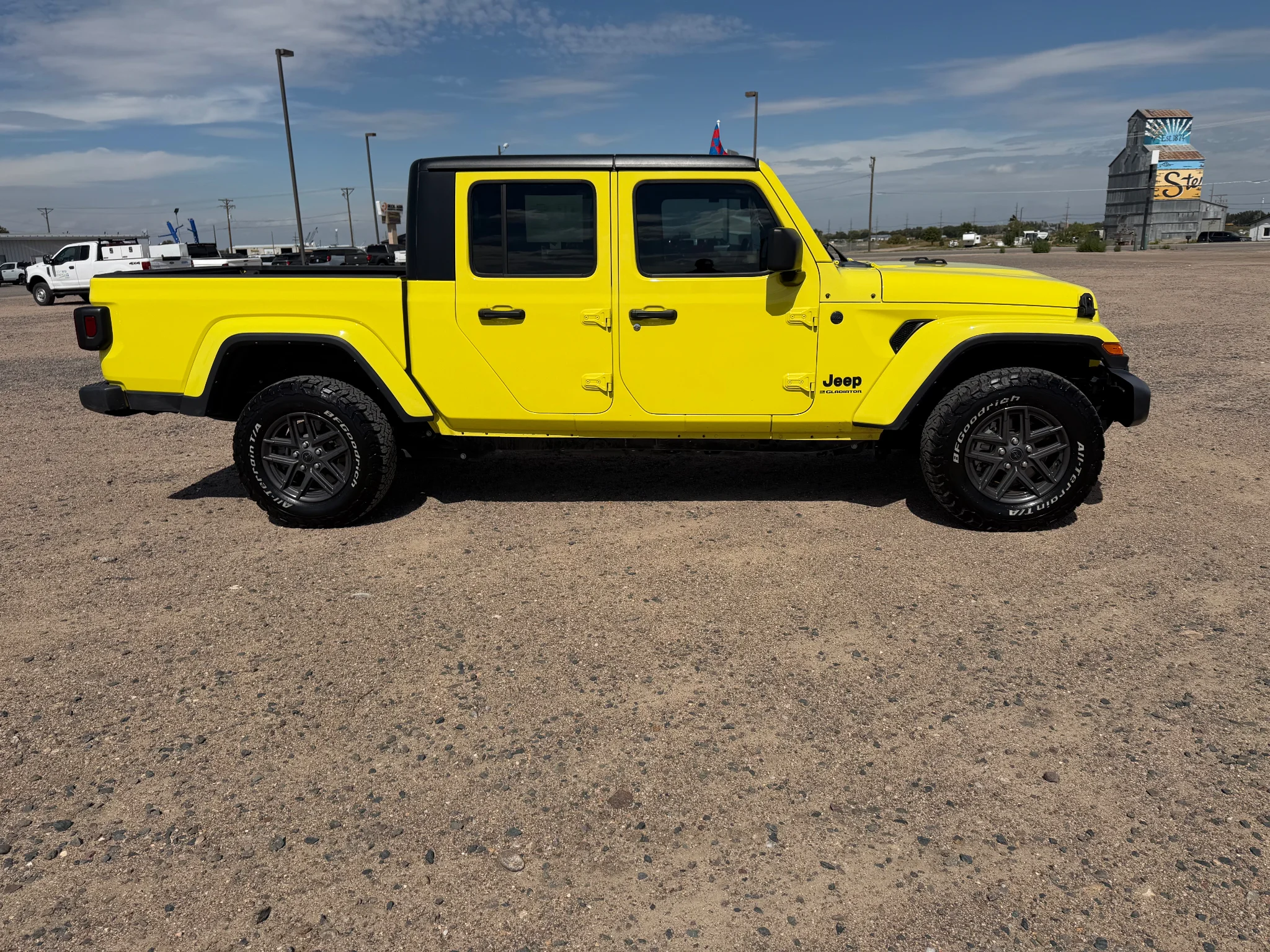 Used 2024 High Velocity Clearcoat Jeep Sport S image 4