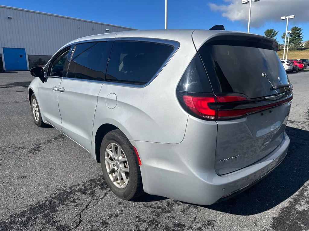 Used 2024 Silver Mist Clearcoat Chrysler Touring L image 5