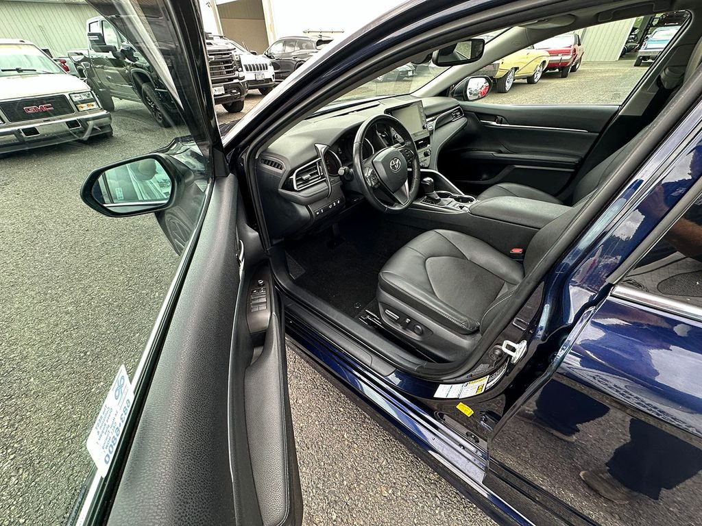 Used 2022  Toyota XSE image 18