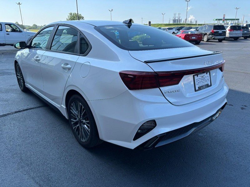 Used 2022 Snow White Pearl Kia GT-Line IVT image 5