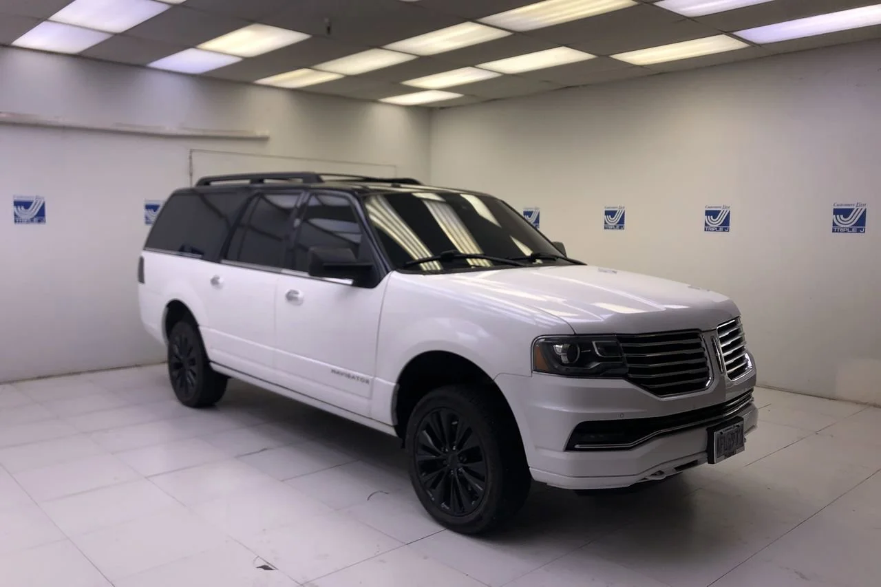 Used 2015 White Platinum Lincoln  image 5