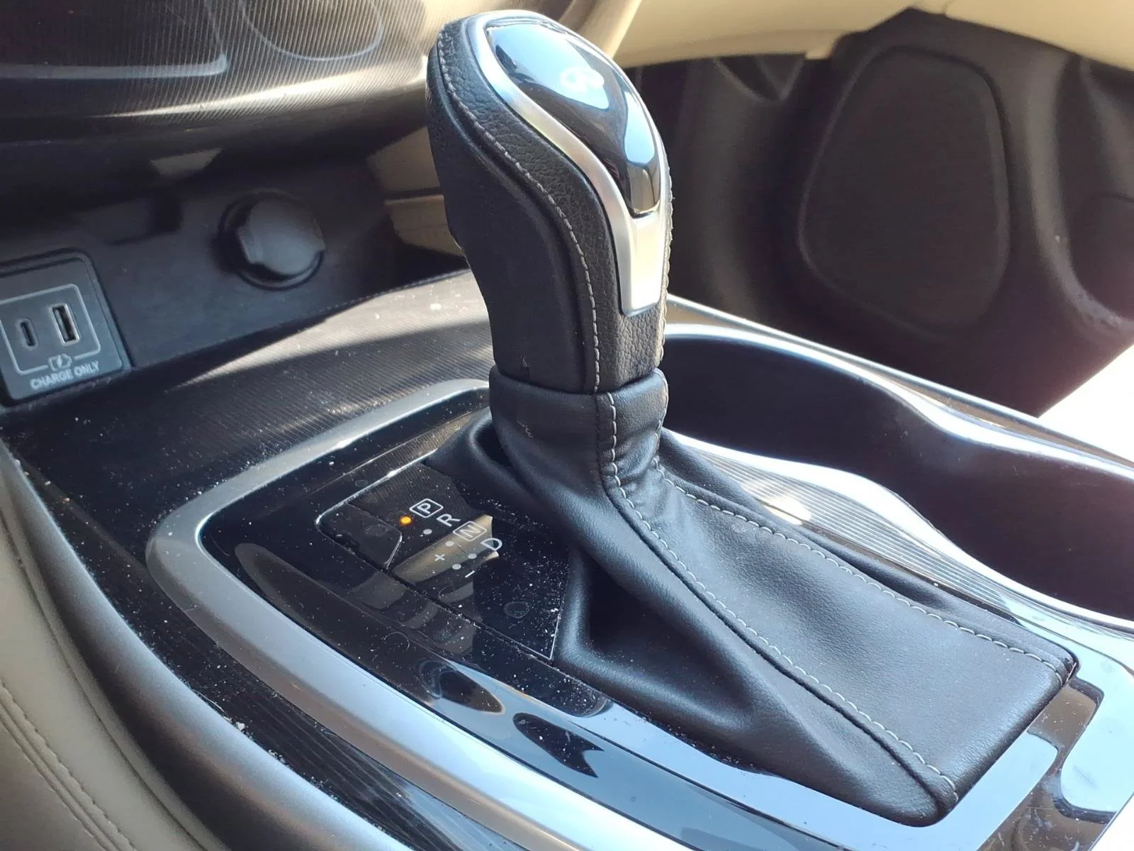 Used 2019 Majestic White INFINITI LUXE image 15