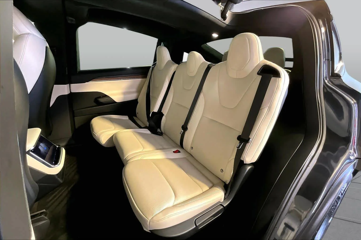 Used 2024 Pearl White Multi-Coat Tesla  image 19