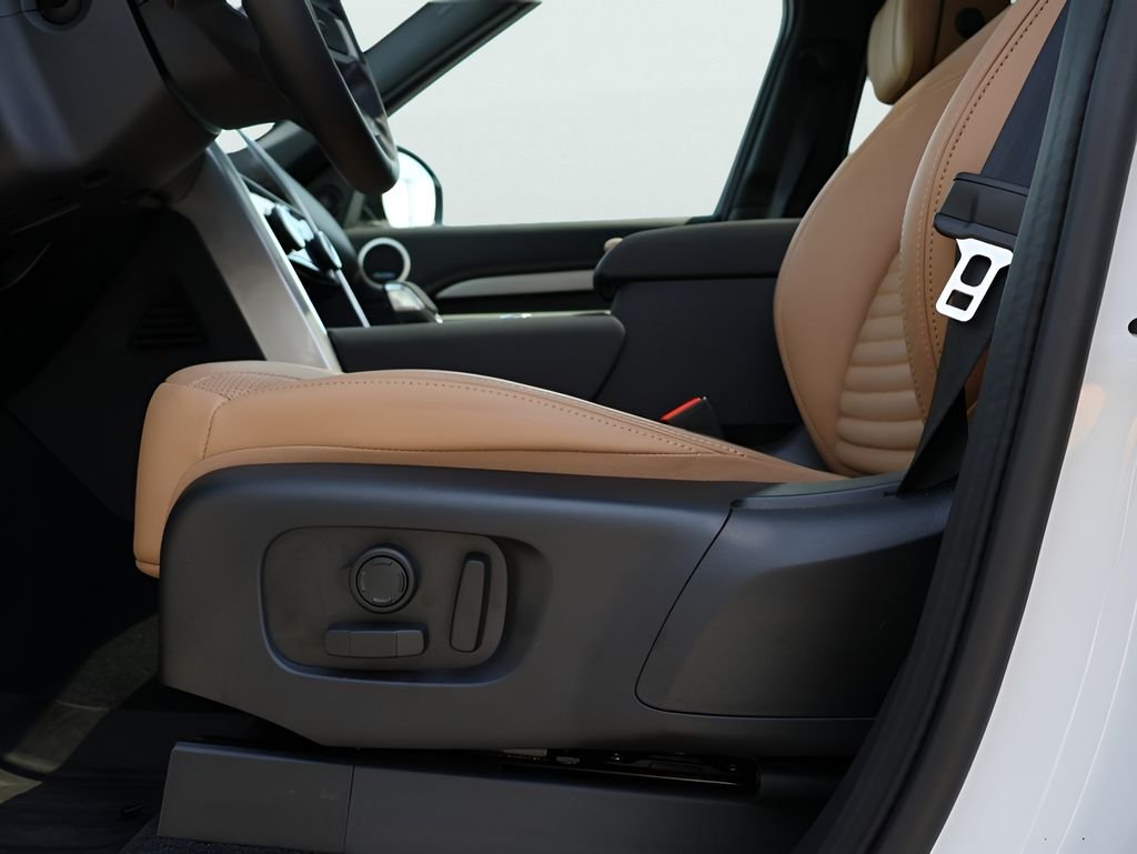 New 2026 Fuji White Land Rover Dynamic SE image 39