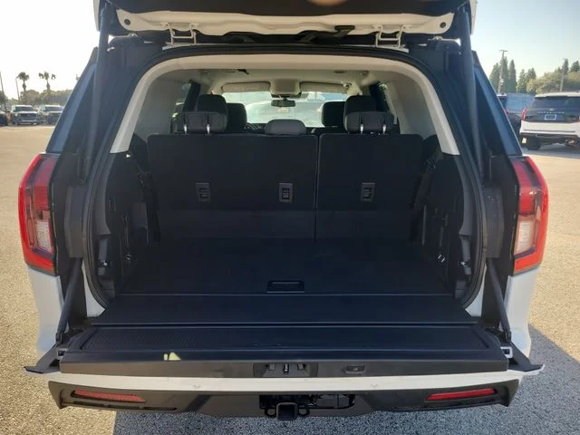 New 2026 Oxford White Ford Active image 10