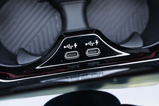 New 2027 Black Sapphire Metallic BMW 550e xDrive image 27
