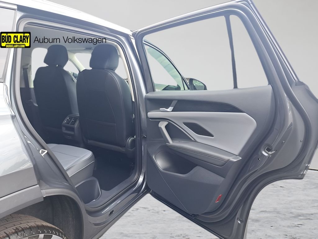 2025 Volkswagen Tiguan SE - Photo 16
