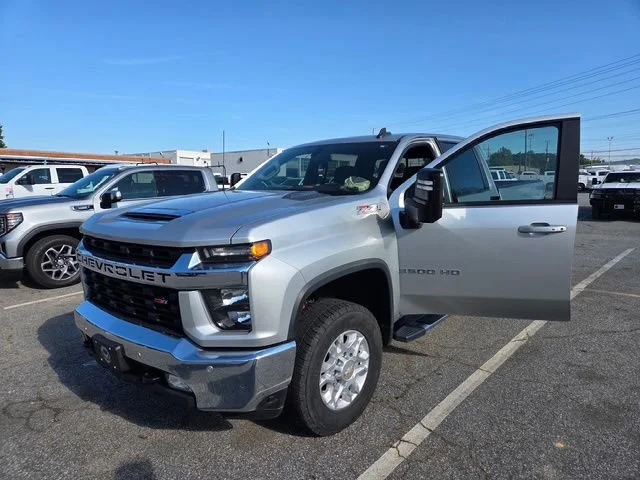2022 Chevrolet Silverado HD LT 4WD Crew Cab Standard Box SRW's photo
