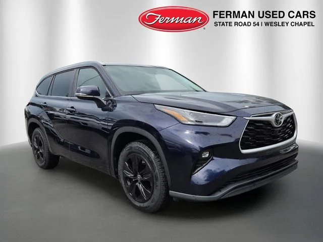 Certified Used 2023  Toyota XLE image 1
