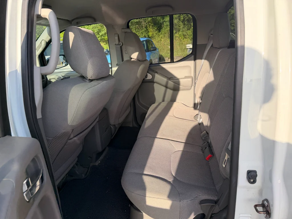 Used 2016 Glacier White Nissan SV image 7