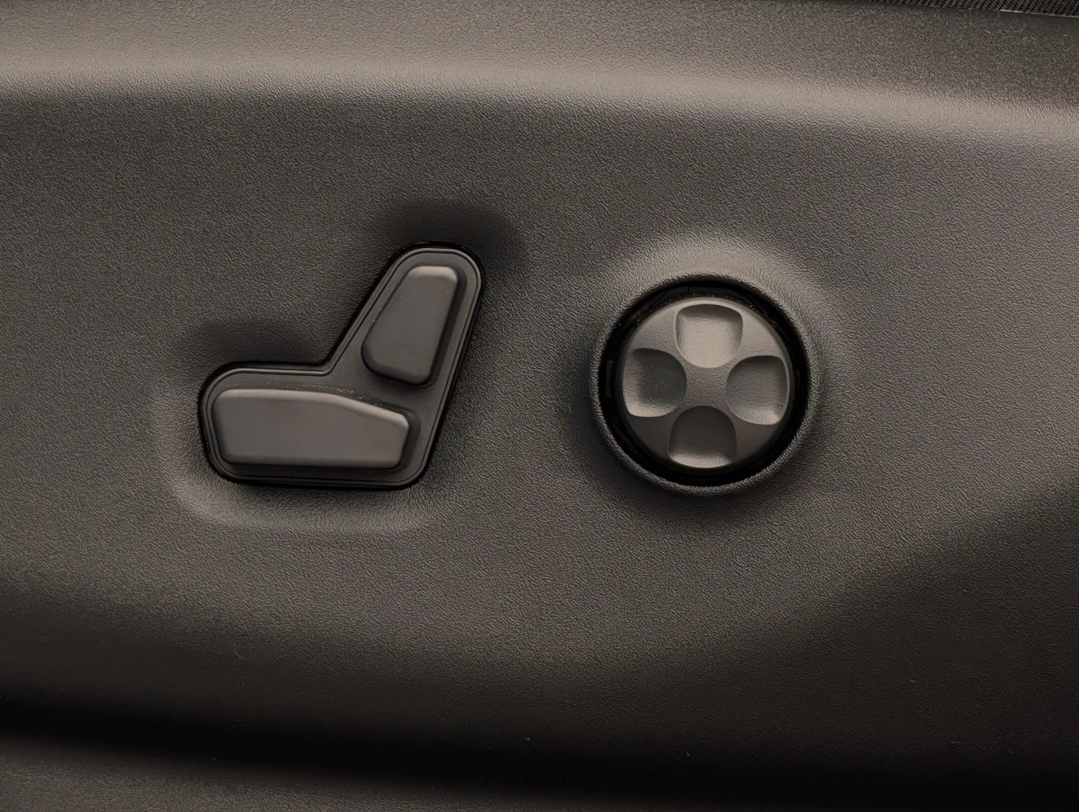 New 2027 White Chrysler Select - - AWD - Adaptive Cruise Control - Blind Spot Monitor & More! image 14