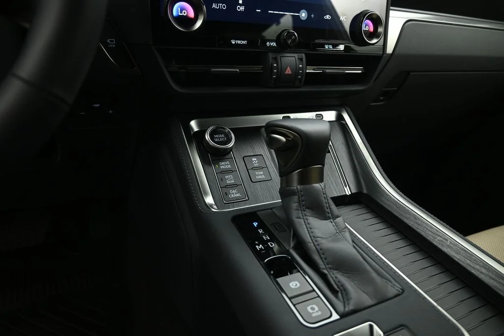 Used 2025 Green Lexus 550 Overtrail+ image 13