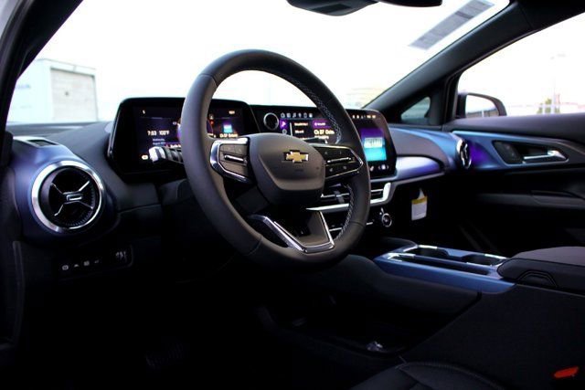 2025 Chevrolet Equinox EV LT - Photo 7