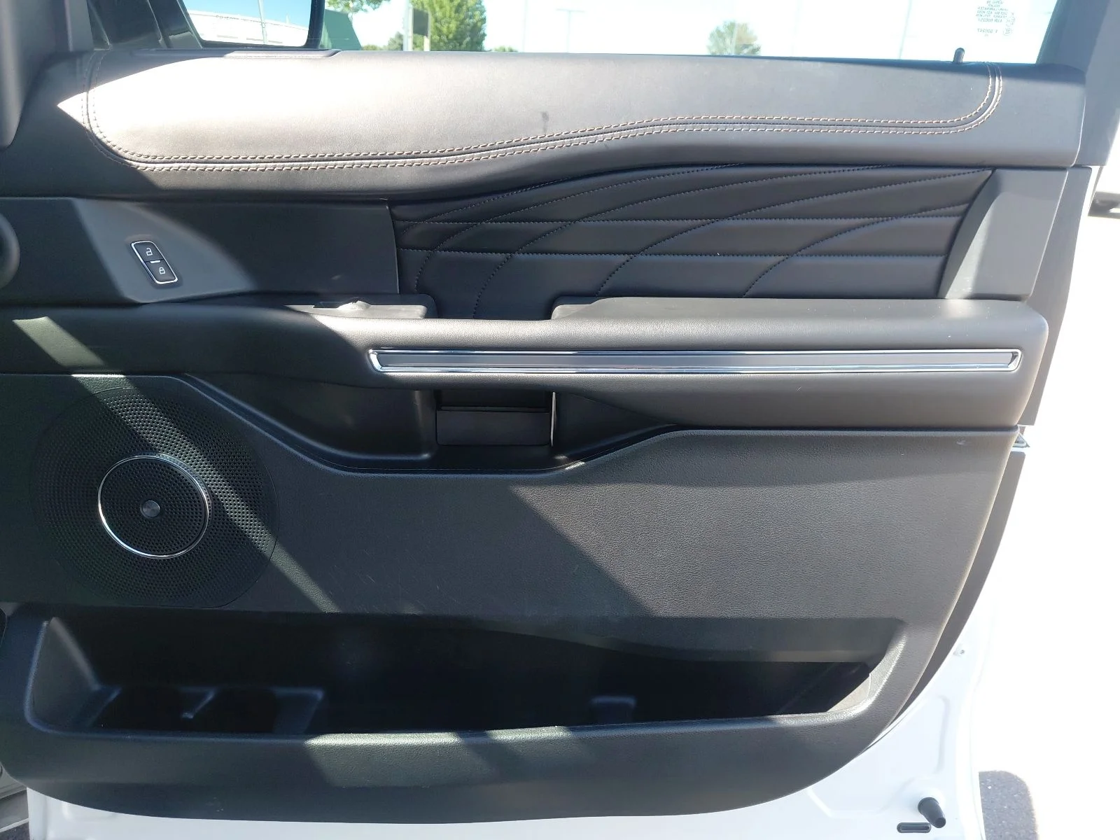 Used 2020 White Ford Platinum image 28