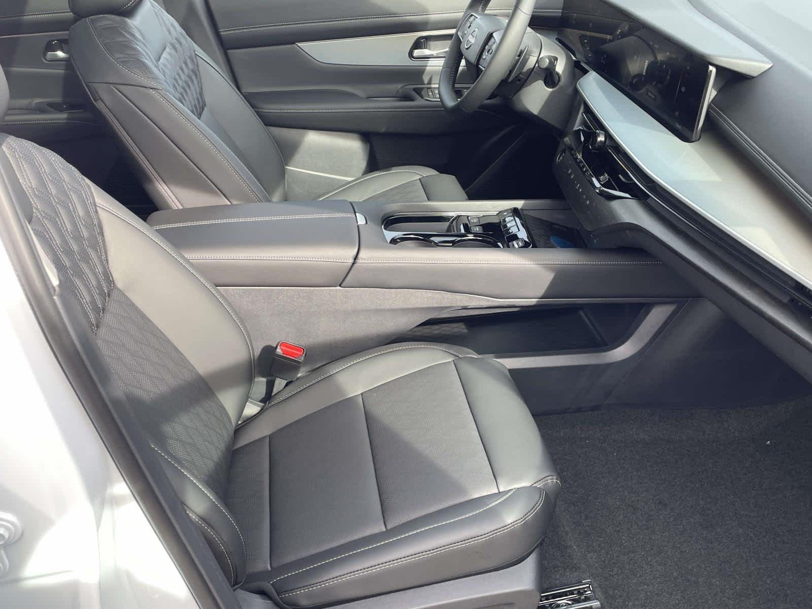 New 2027 Everest White Pearl Tricoat Nissan Platinum image 22