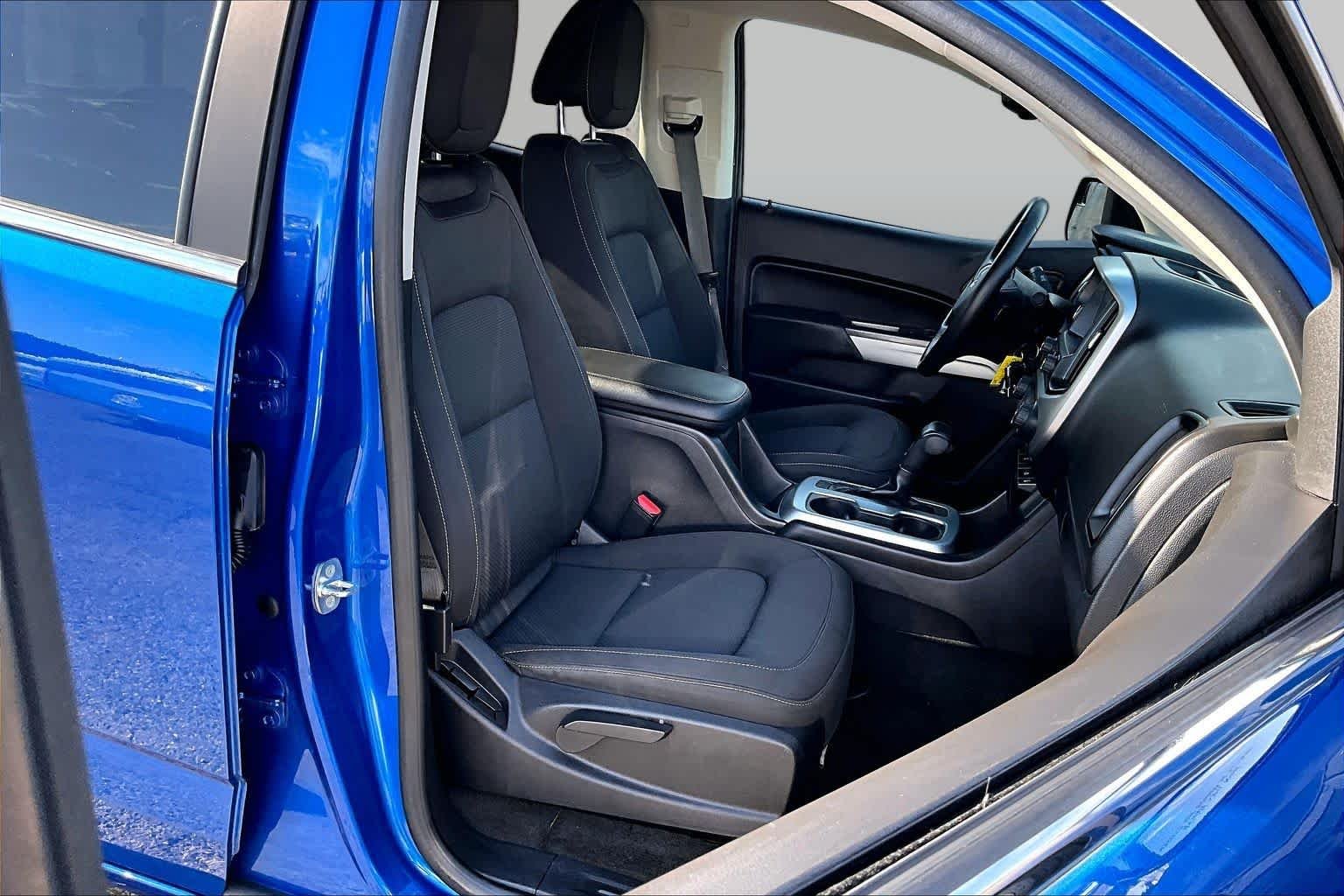 Used 2018 Kinetic Blue Chevrolet 2WD LT image 11
