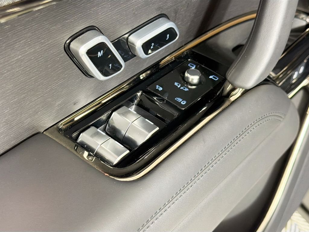 Certified Used 2025 Blue Land Rover Dynamic SE image 18