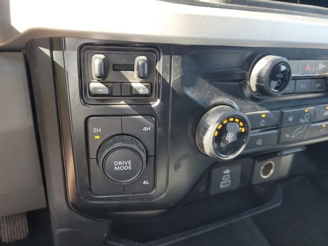 Used 2025 Oxford White Ford XLT image 10