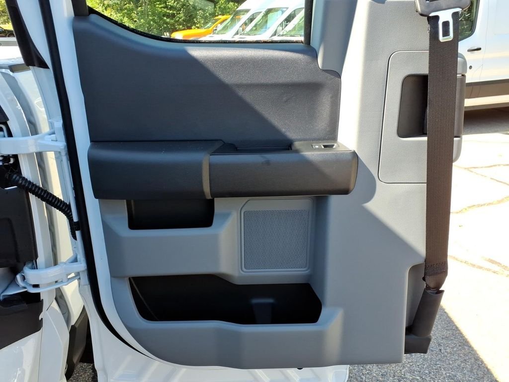 New 2027 Oxford White Ford F-250® XL image 15