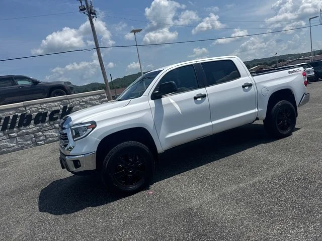 Used 2016  Toyota SR5 image 1
