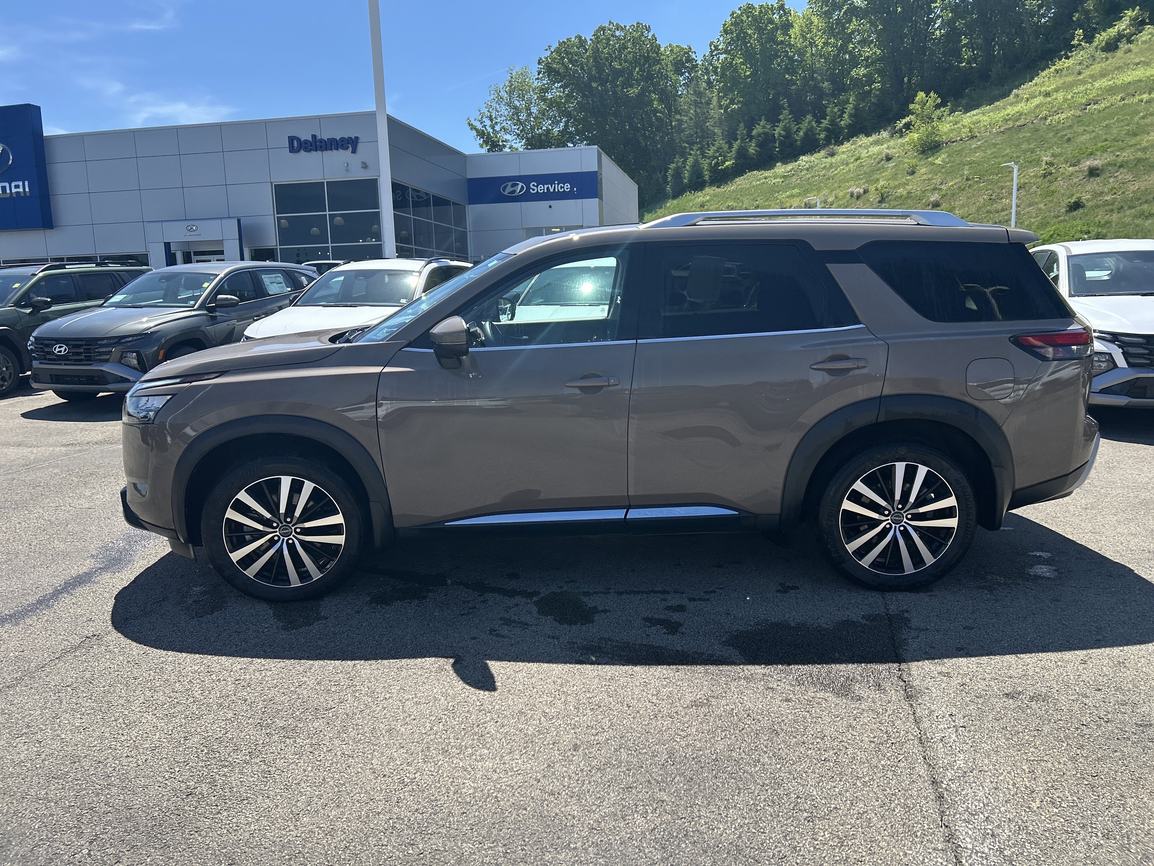 2025 Nissan Pathfinder Platinum - Photo 10