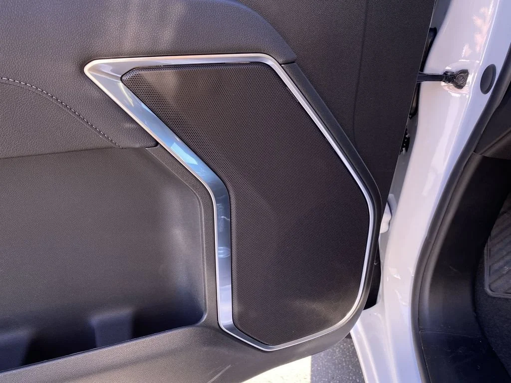 Used 2026 Summit White GMC SLE image 31