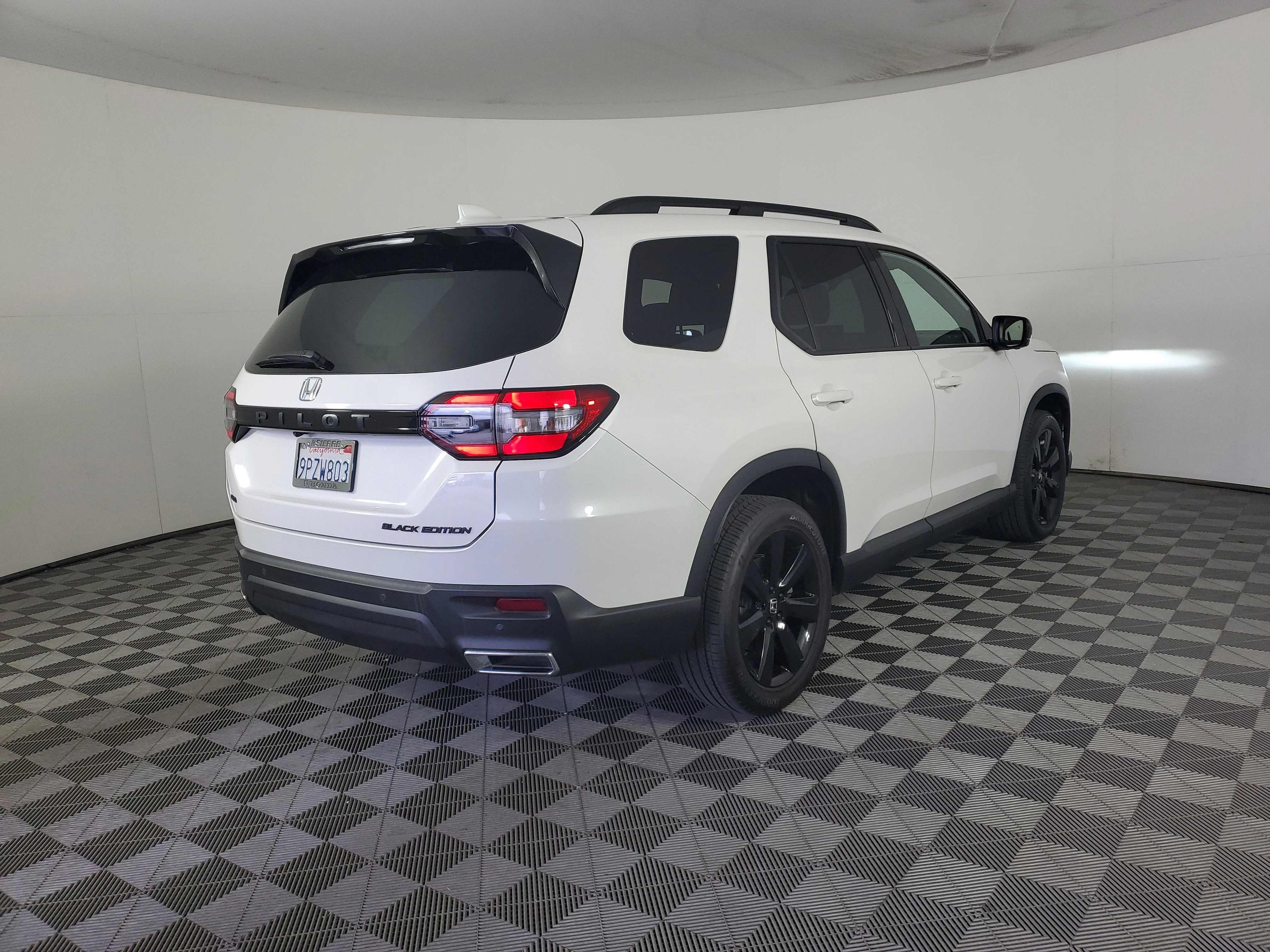 2025 Honda Pilot Black Edition - Photo 40