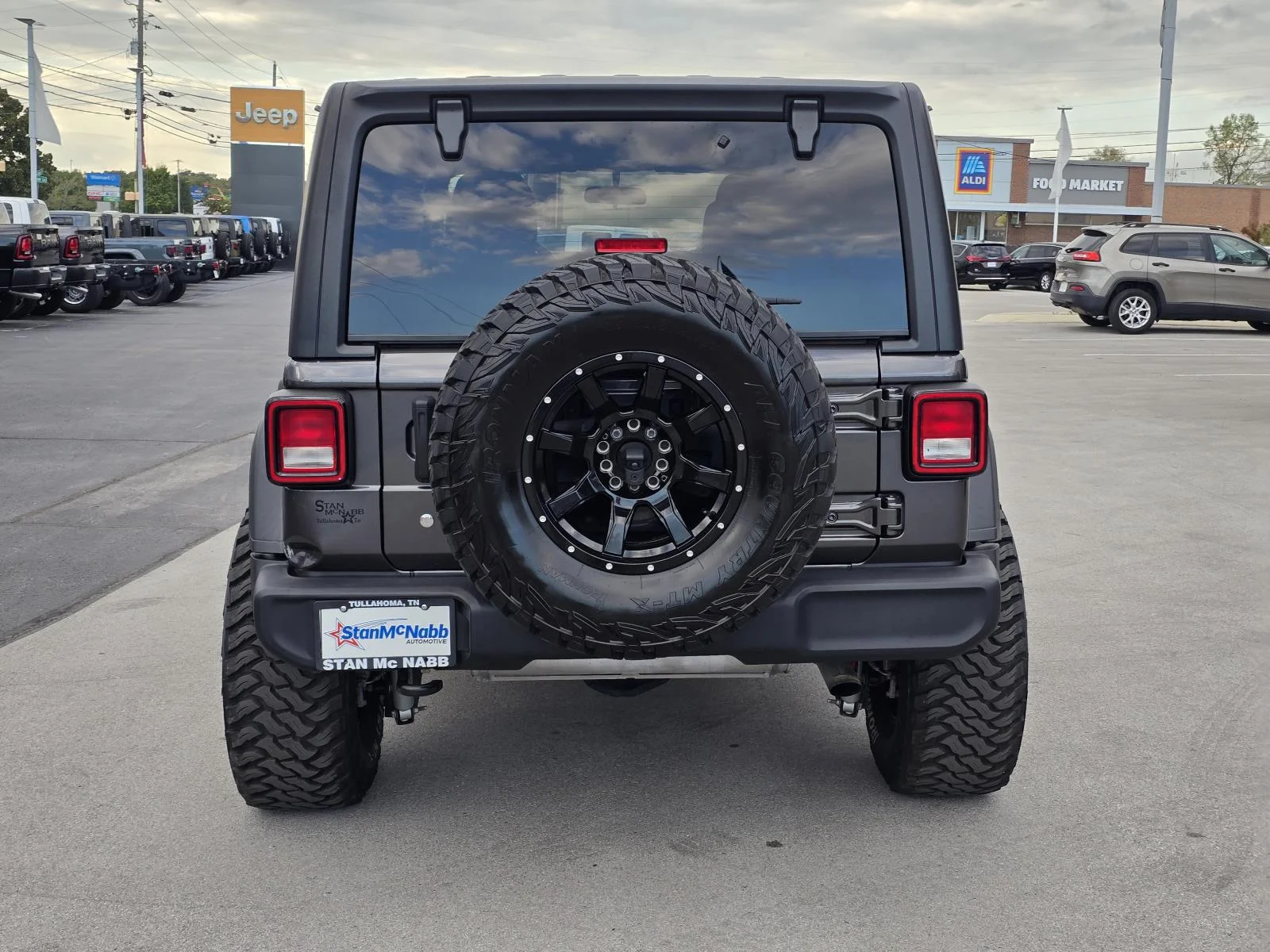 Used 2020 Granite Crystal Metallic Clearcoat Jeep Willys image 6