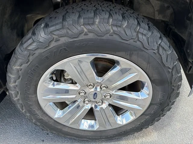 Used 2019 Black Ford LARIAT image 12