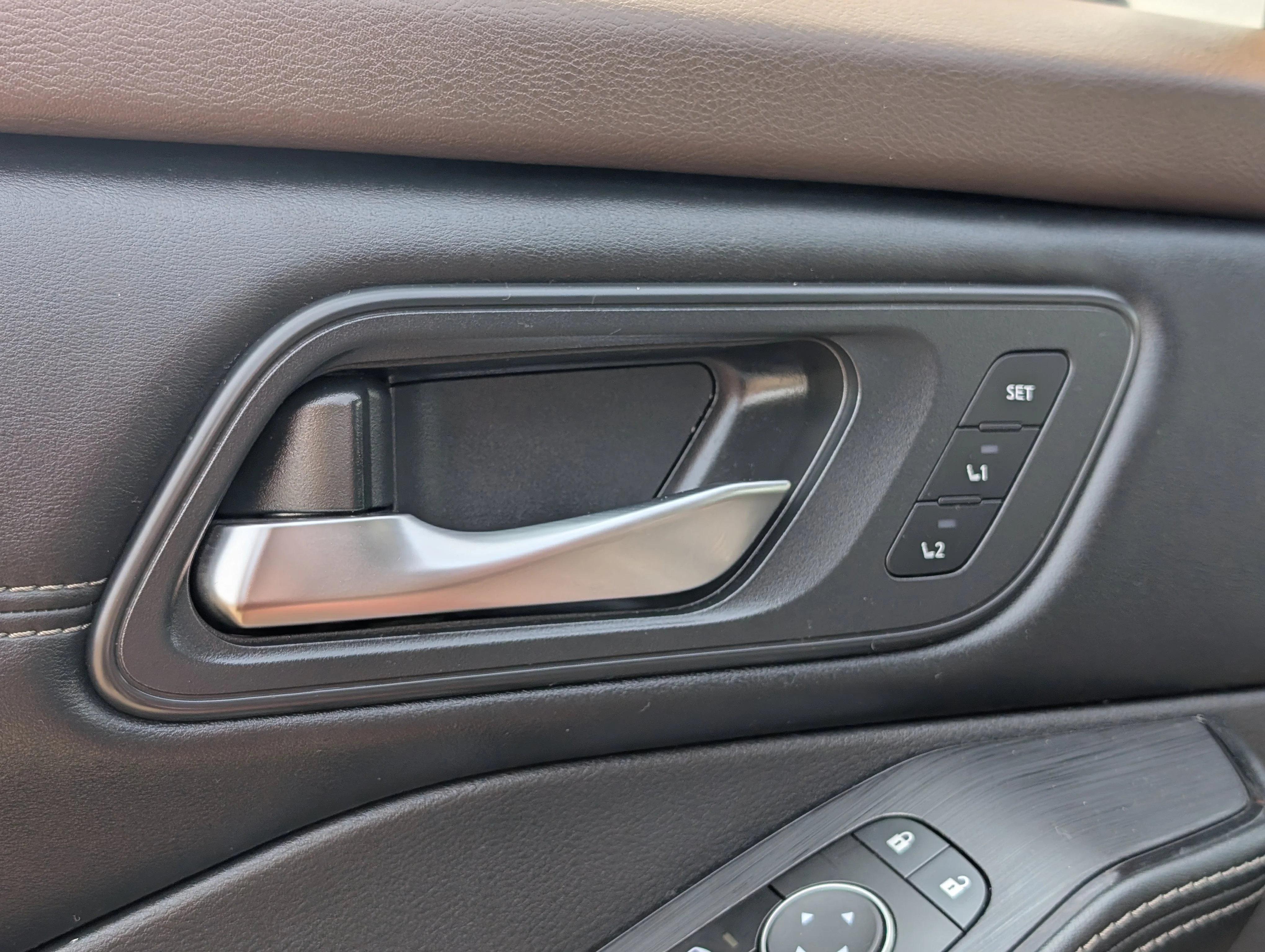 Used 2023 Glacier White Nissan SL image 18