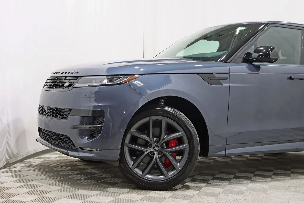 Used 2024 Blue Land Rover Dynamic SE image 2