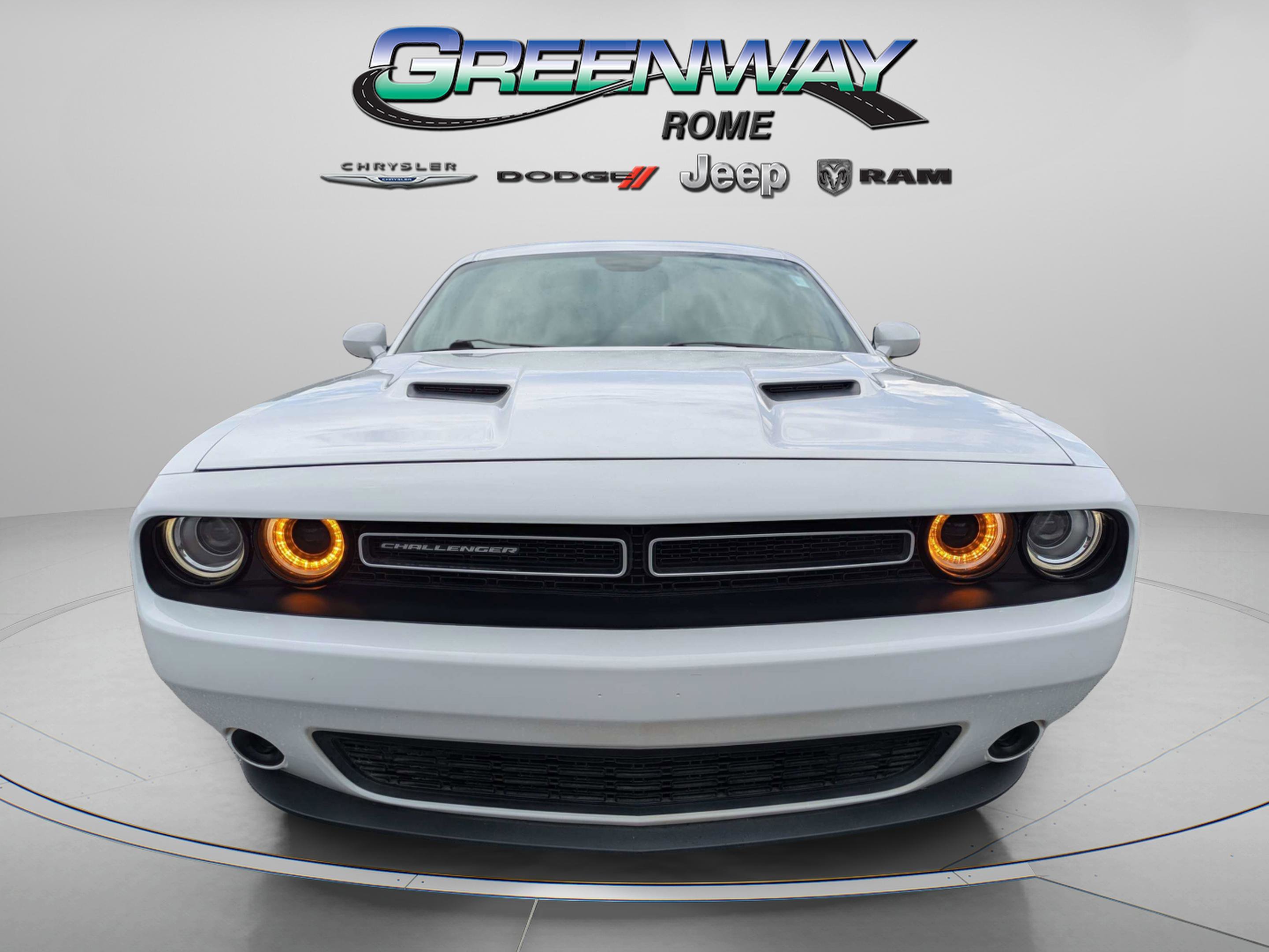 Used 2015 Bright White Clearcoat Dodge SXT image 3