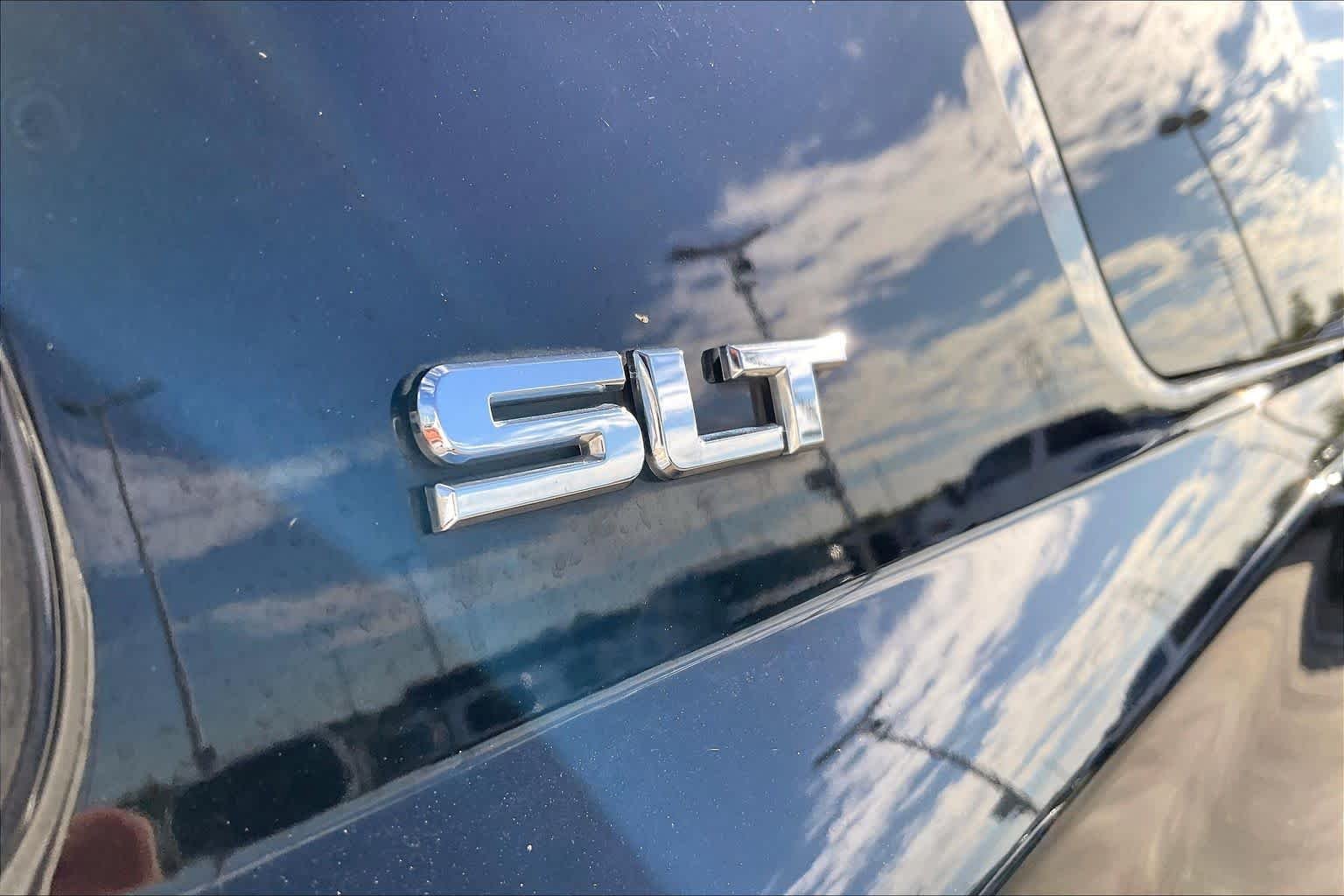 Used 2018 Onyx Black GMC SLT image 9