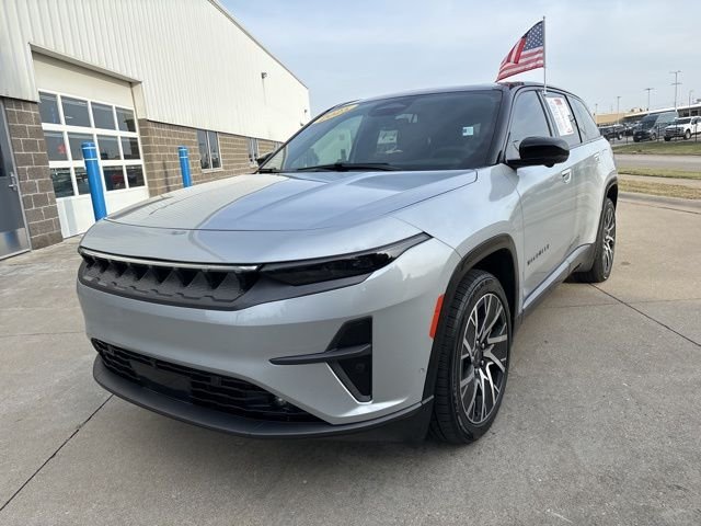 Used 2025 Silver Zynith Clearcoat Jeep Limited image 4
