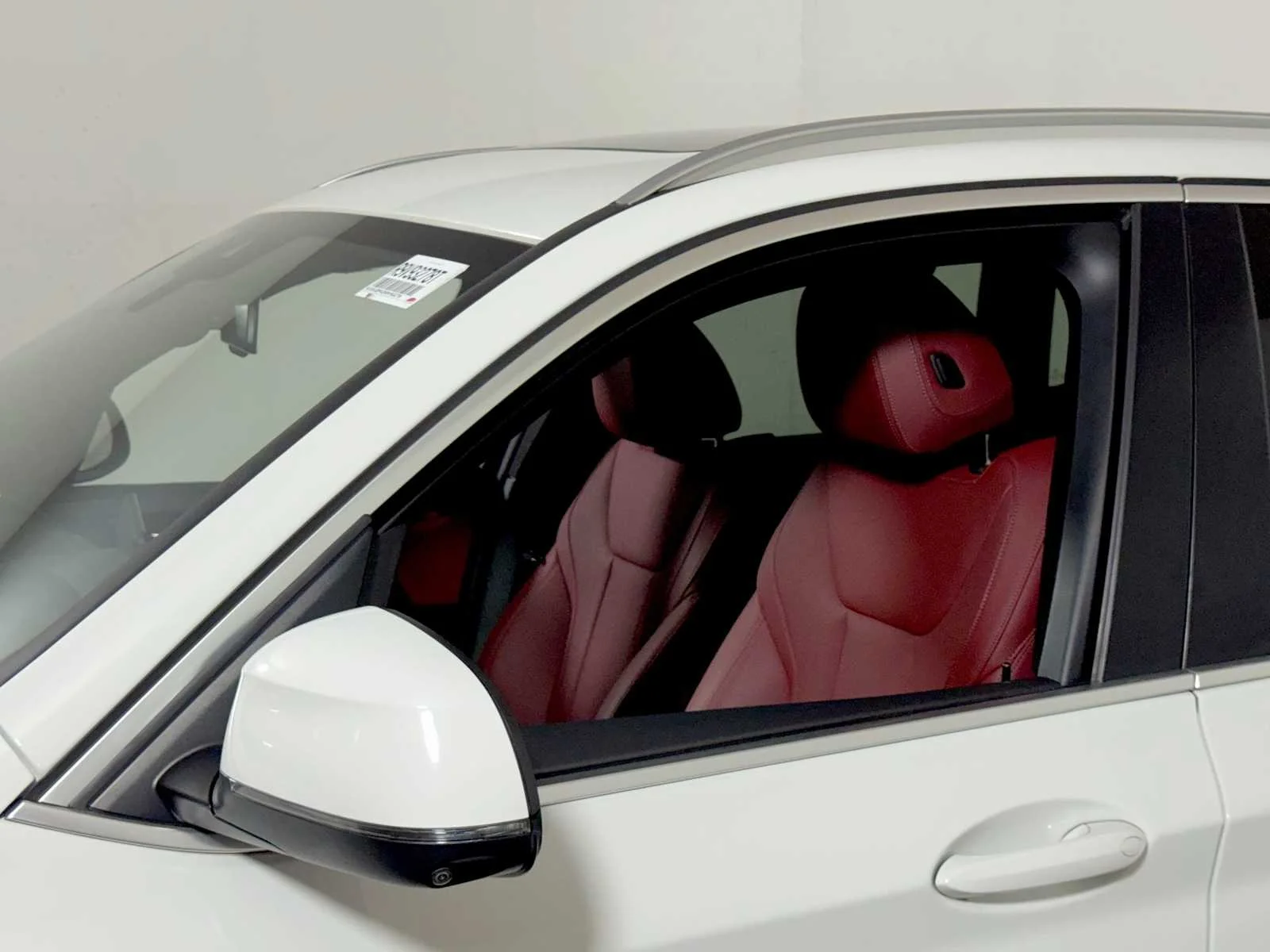 Used 2024 Alpine White BMW xDrive30i image 29