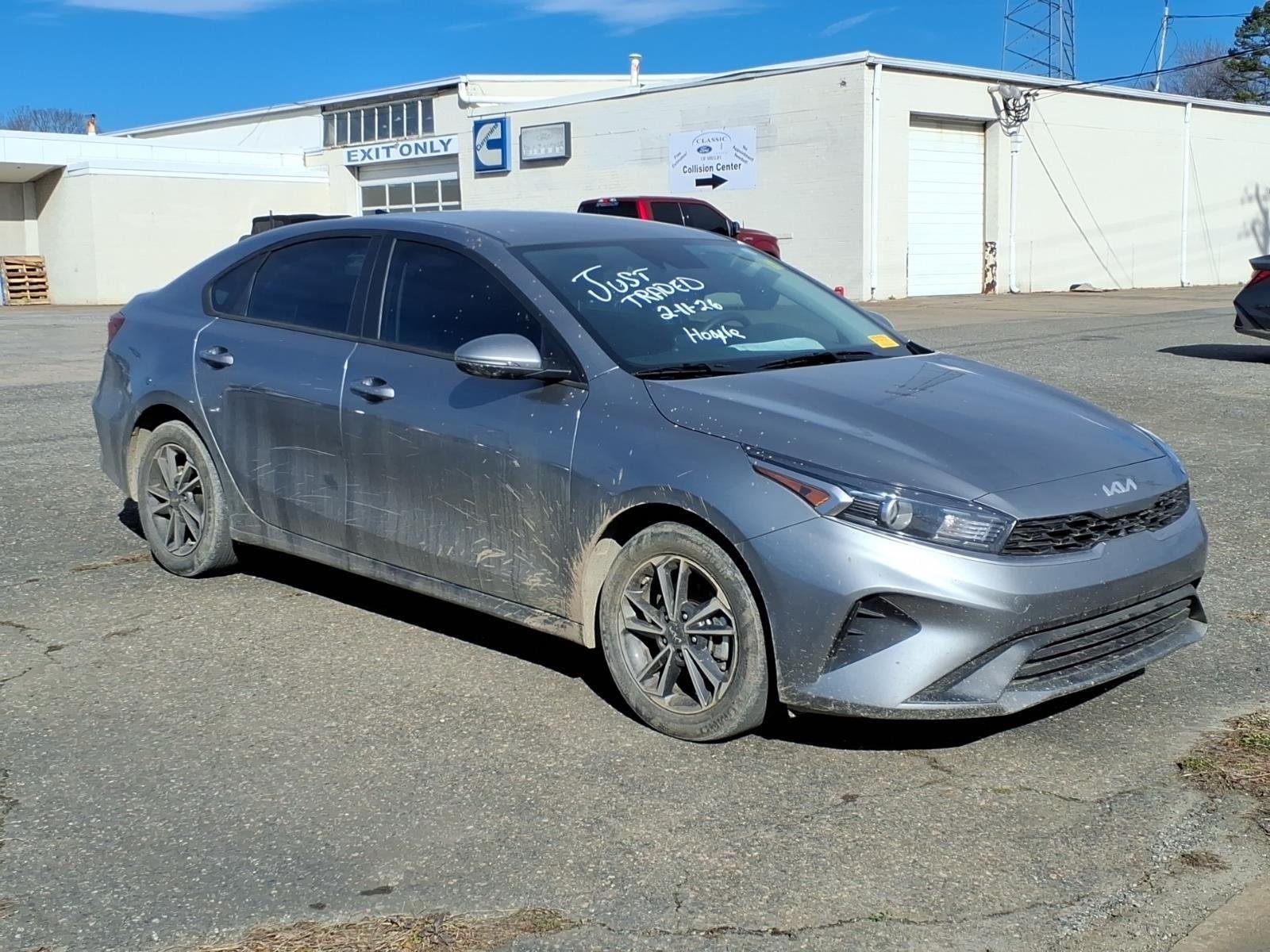 Used 2016 Aurora Black Pearl Kia LX image 3
