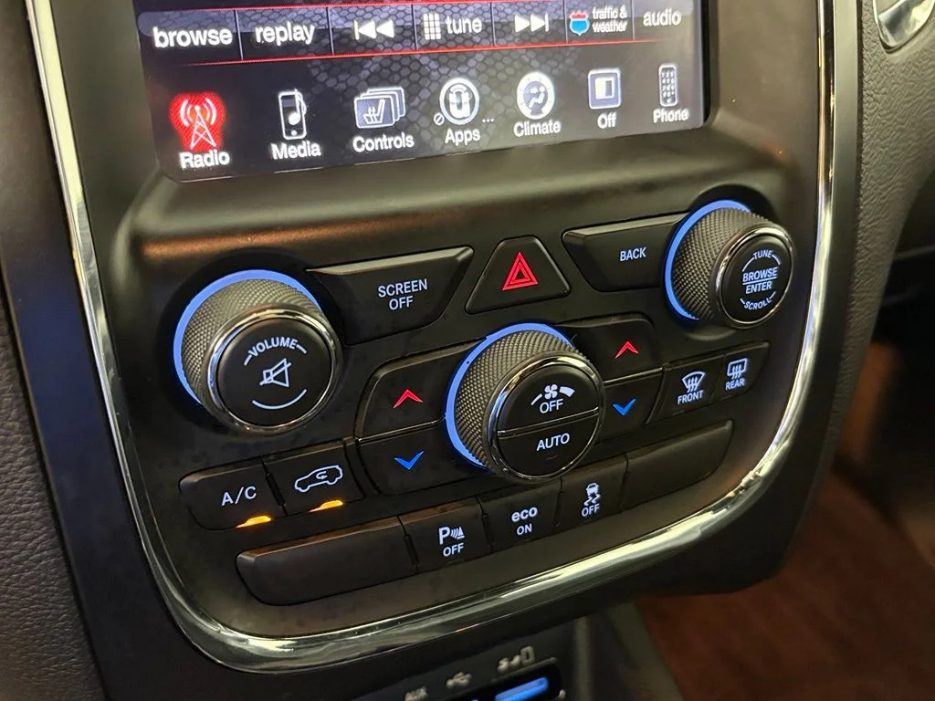 Used 2015 Black Dodge SXT image 29