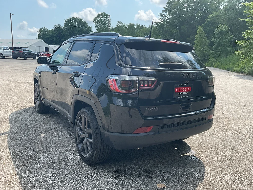 New 2026 Diamond Black Crystal Pearlcoat Jeep Limited Altitude image 5