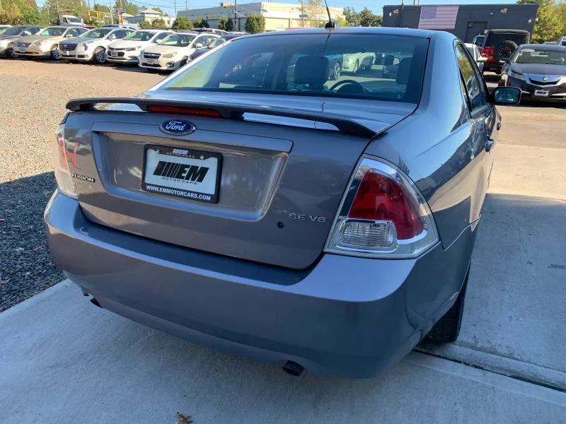 Used 2007 Gray Ford SE Sedan 4D image 11