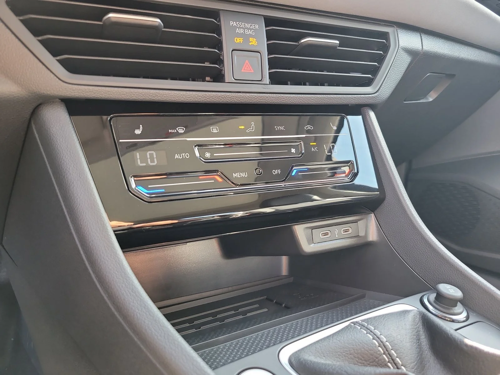 New 2026 Deep Black Pearl Volkswagen 1.5T SE image 24