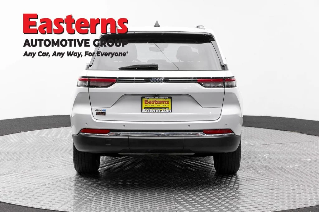 Used 2025 Silver Mitsubishi 2.0 SE image 36