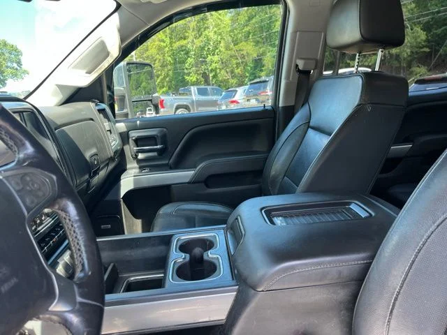 Used 2017 White Chevrolet LTZ image 9
