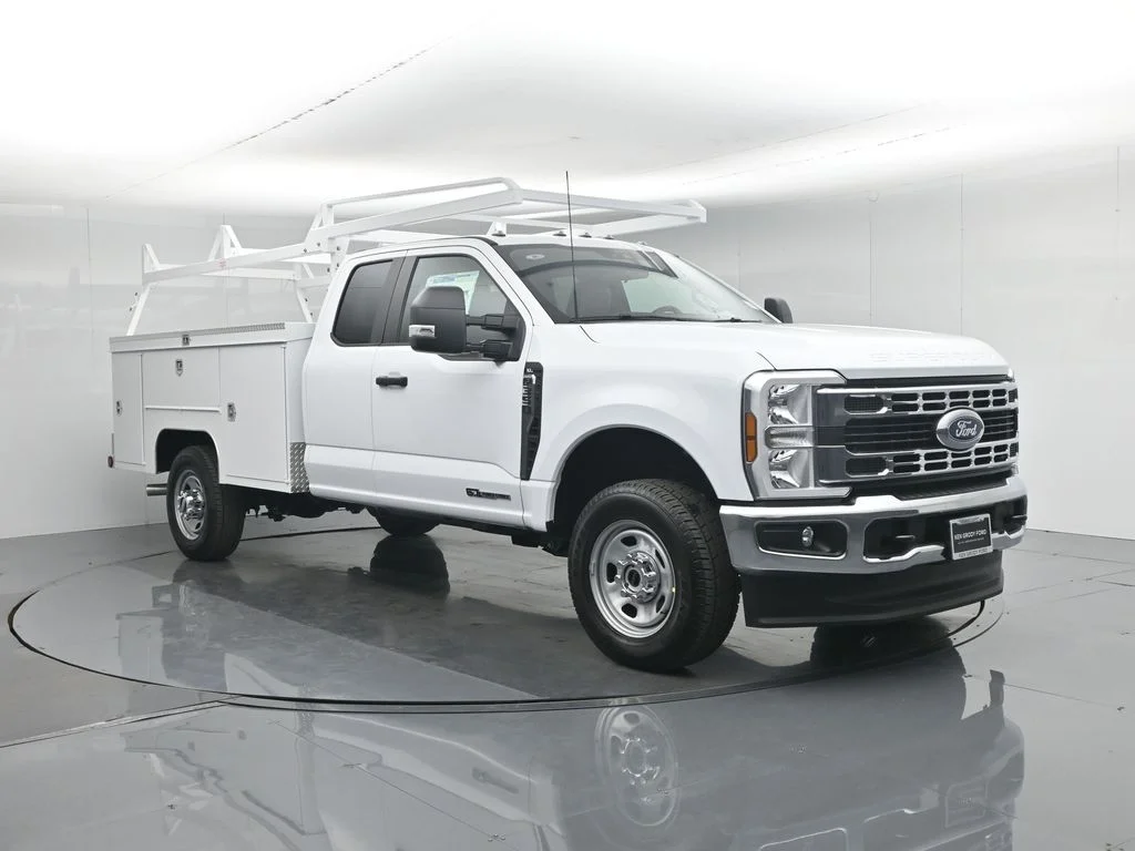 2026 Ford F-350 XL 4x4 SuperCab 168-In SRW's photo