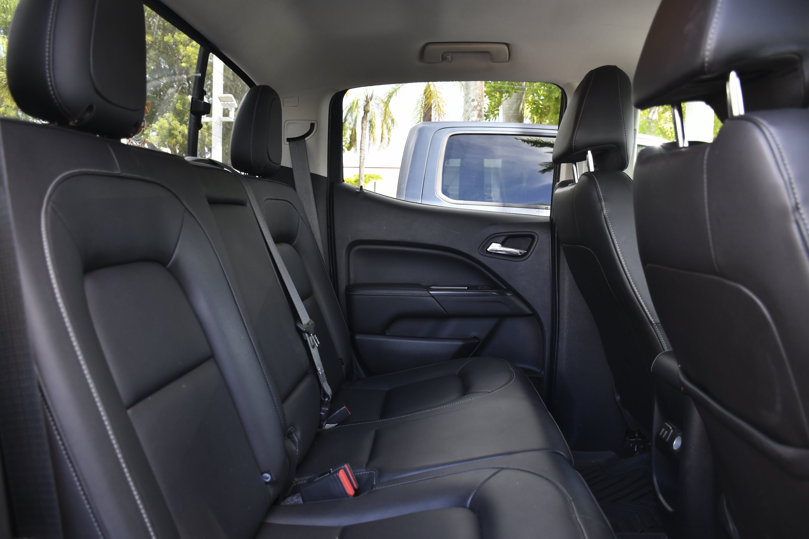 Used 2018 Satin Steel Metallic GMC 2WD SLT image 24