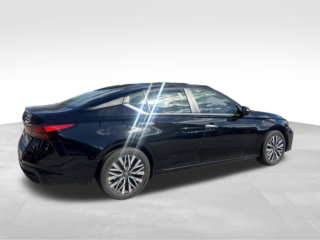 Used 2025 Black Nissan 2.5 SV image 5