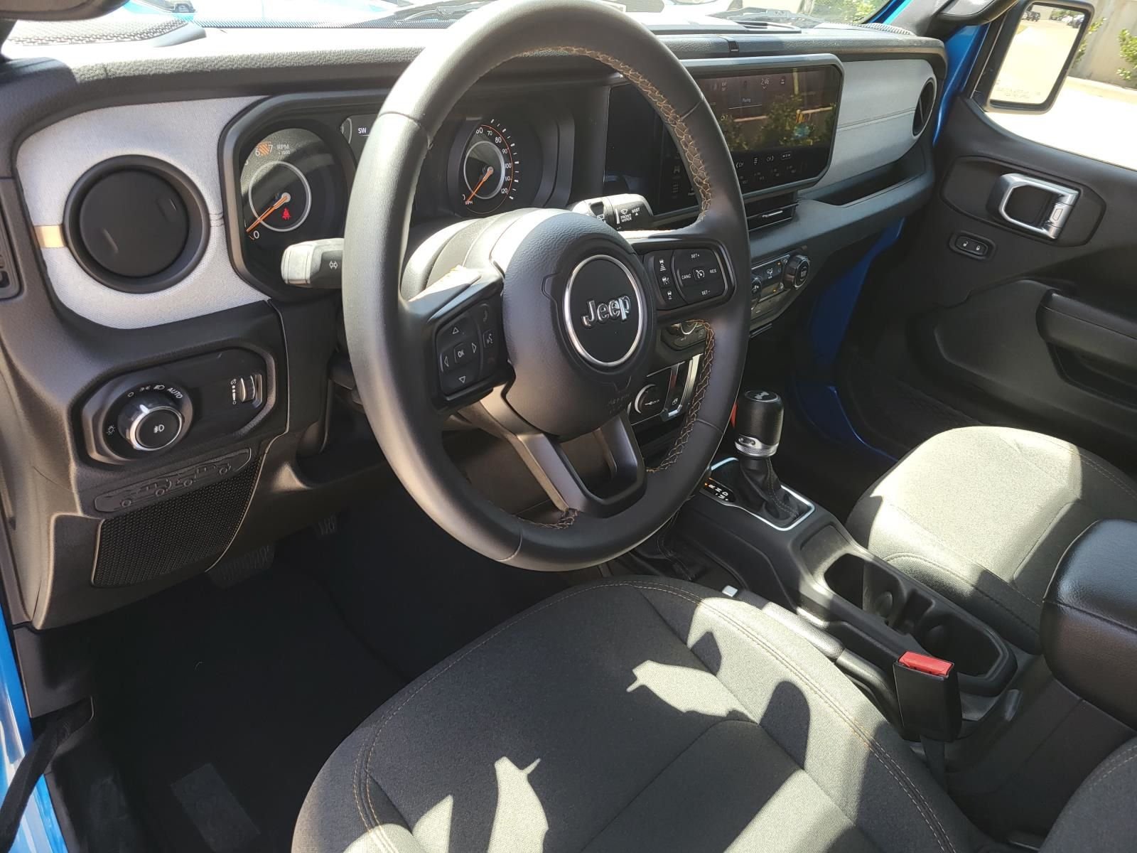 Used 2024 Hydro Blue Pearl Coat Jeep Sport S image 17