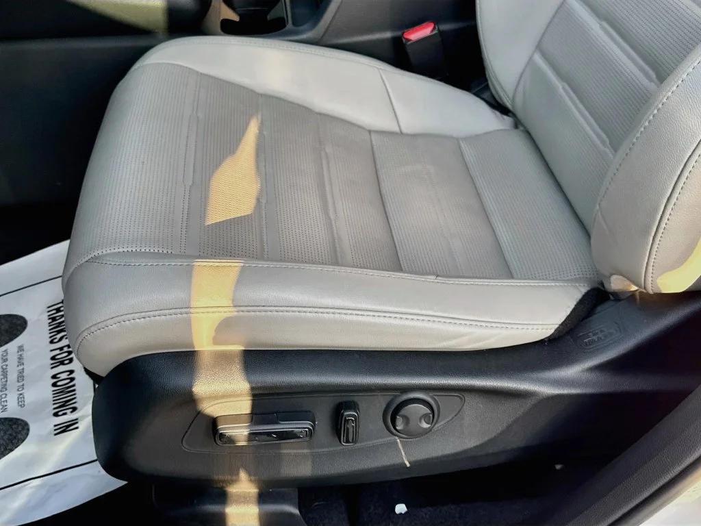 Used 2024 White Honda EX-L image 22
