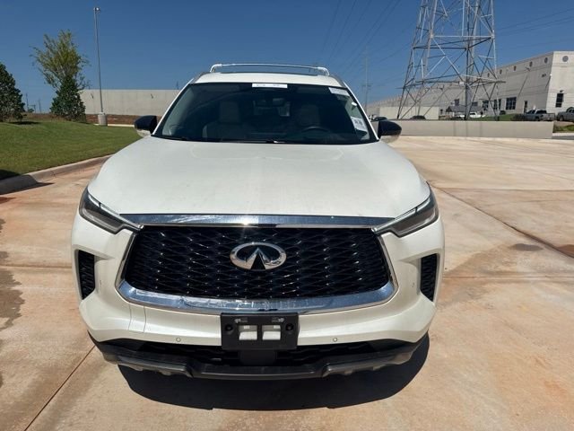 Used 2023 White INFINITI Sensory image 2